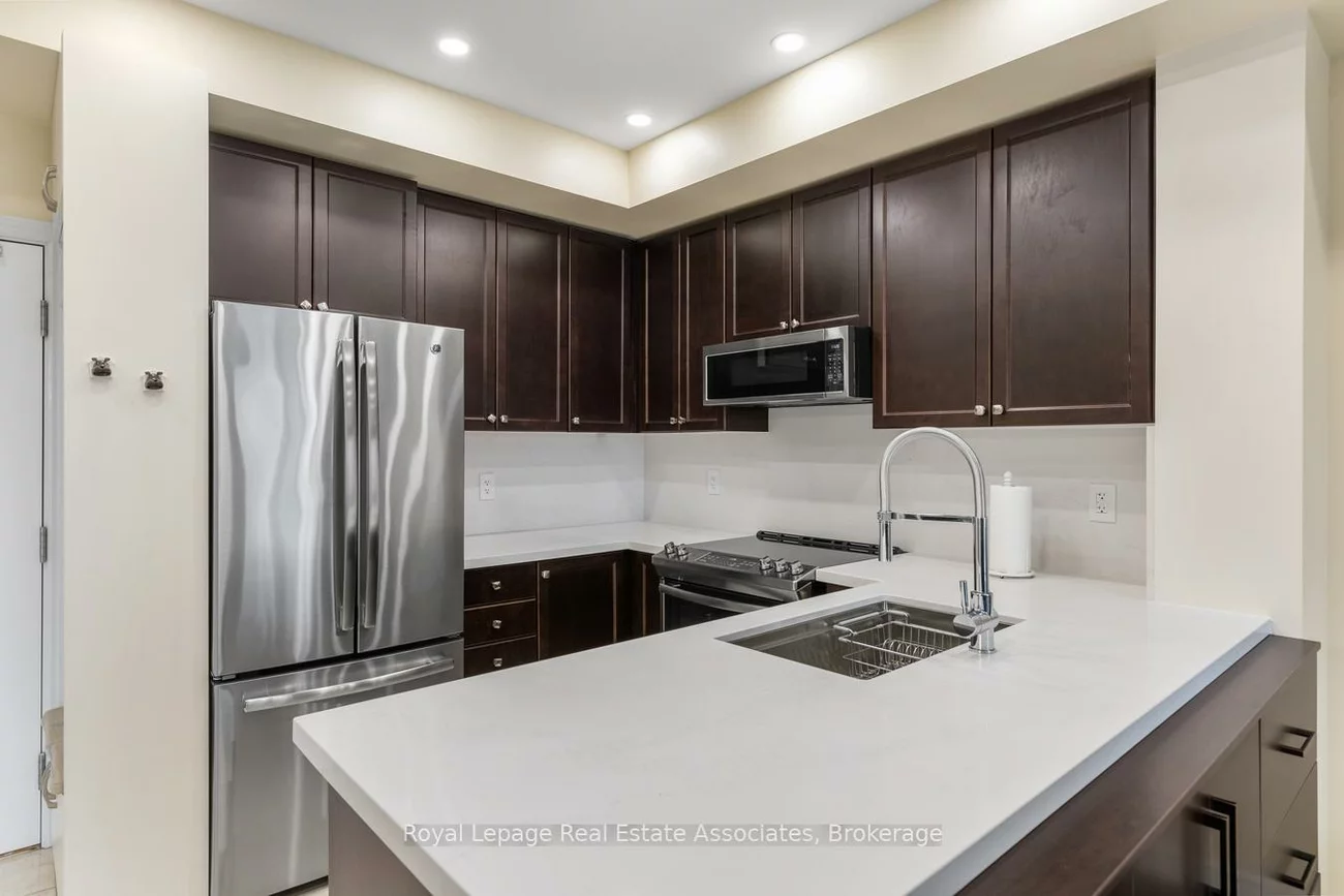 570, Lolita, Mississauga Valleys, Mississauga