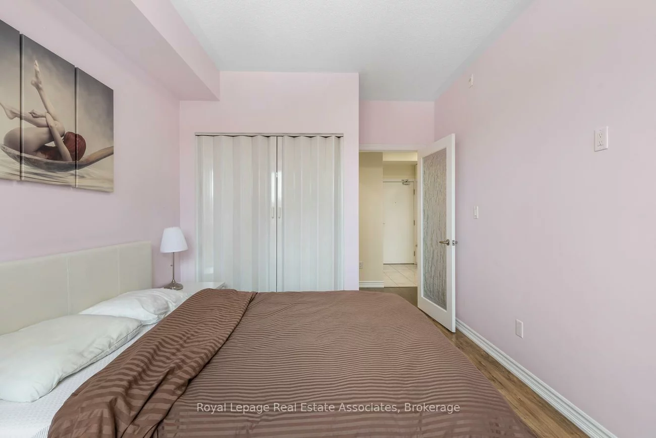 570, Lolita, Mississauga Valleys, Mississauga