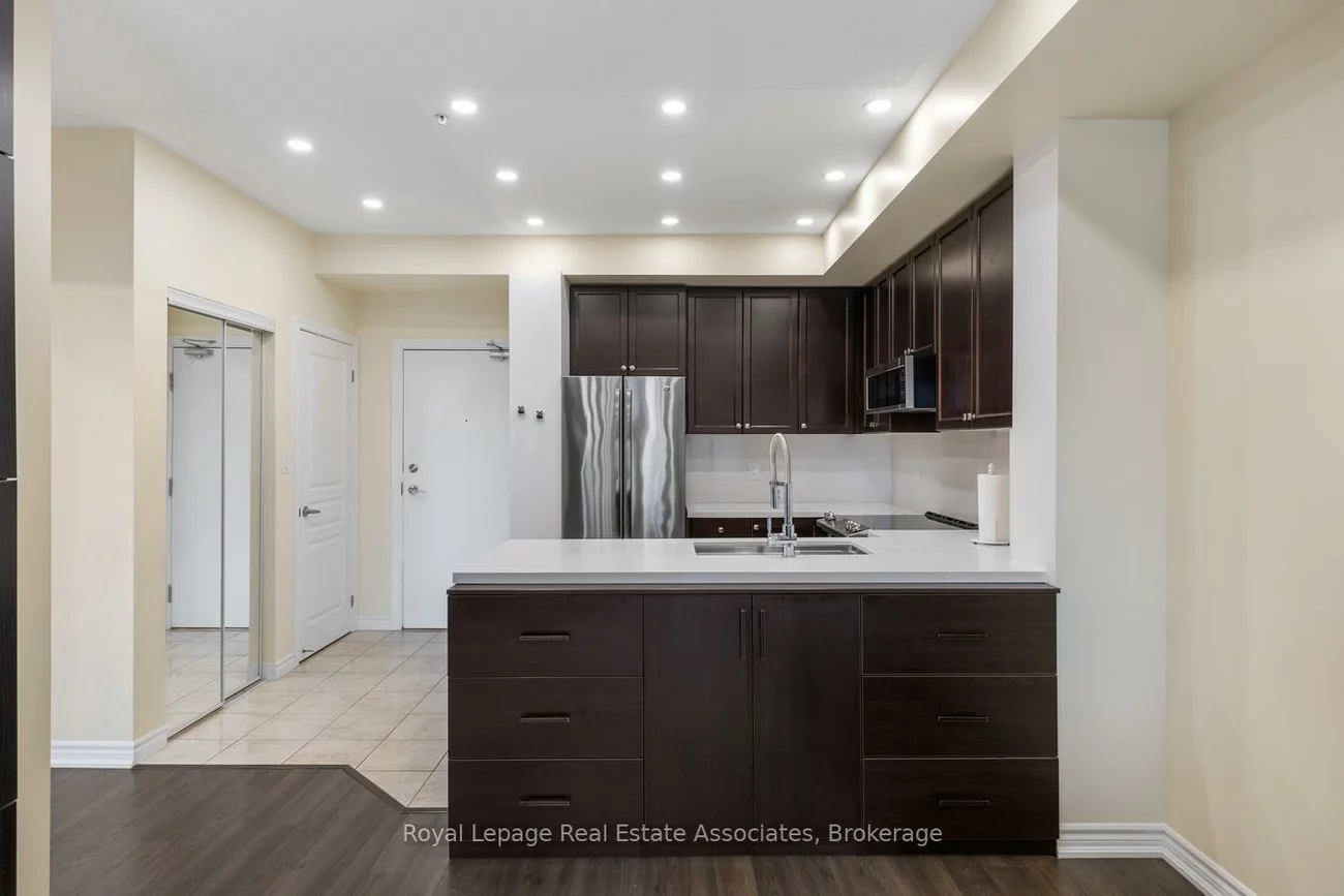 570, Lolita, Mississauga Valleys, Mississauga