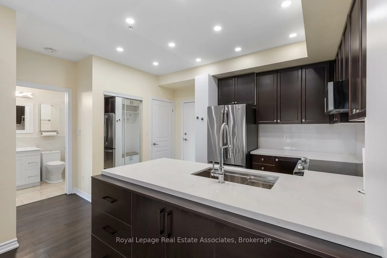 570, Lolita, Mississauga Valleys, Mississauga