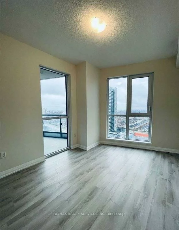 35, Watergarden, Hurontario, Mississauga