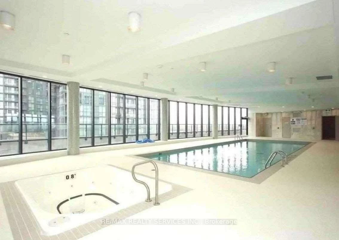 35, Watergarden, Hurontario, Mississauga