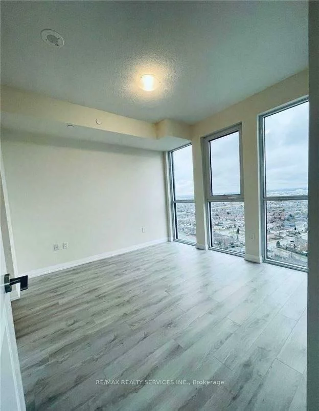 35, Watergarden, Hurontario, Mississauga