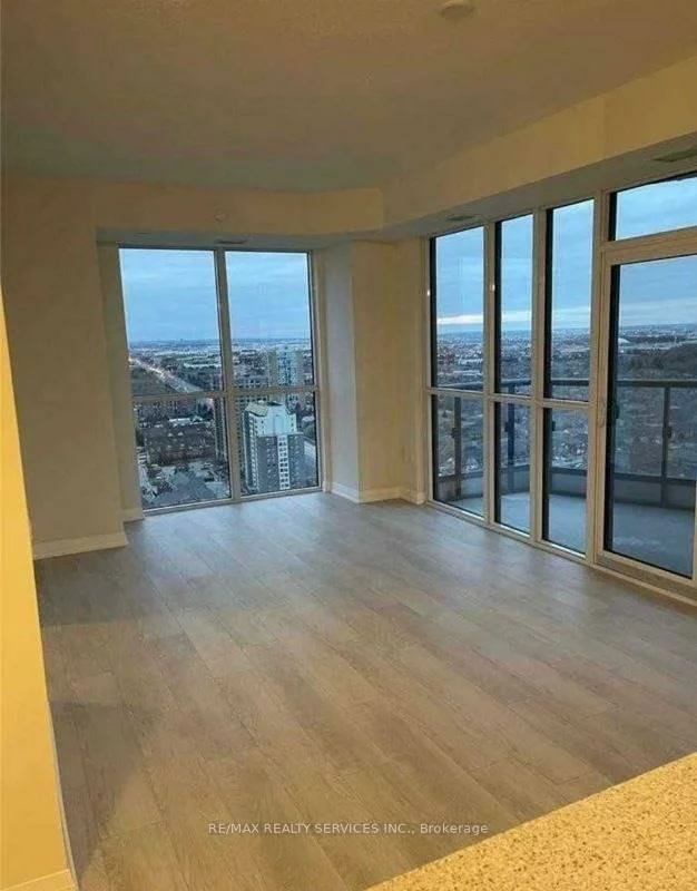 35, Watergarden, Hurontario, Mississauga