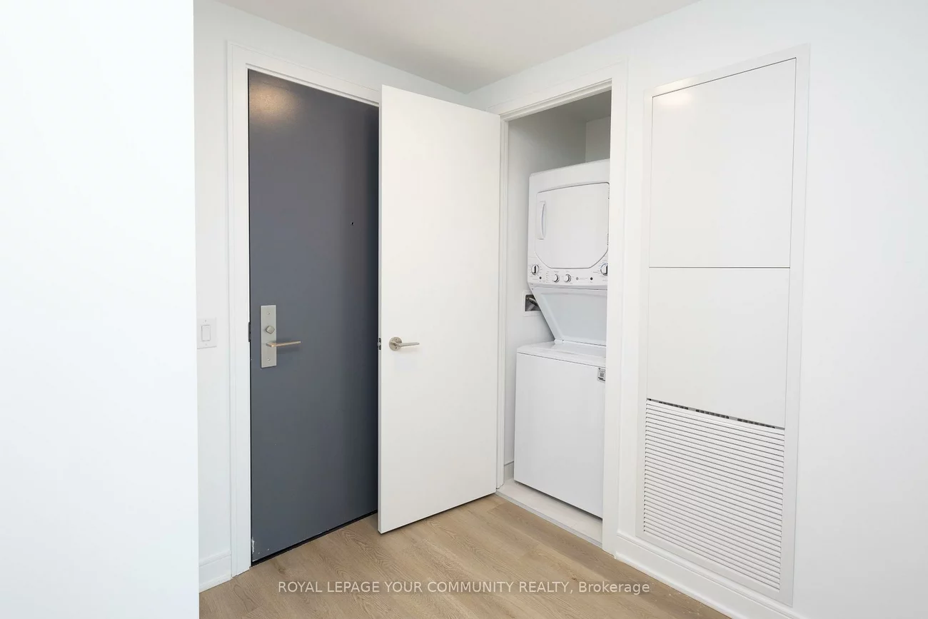 86, Dundas, Cooksville, Mississauga