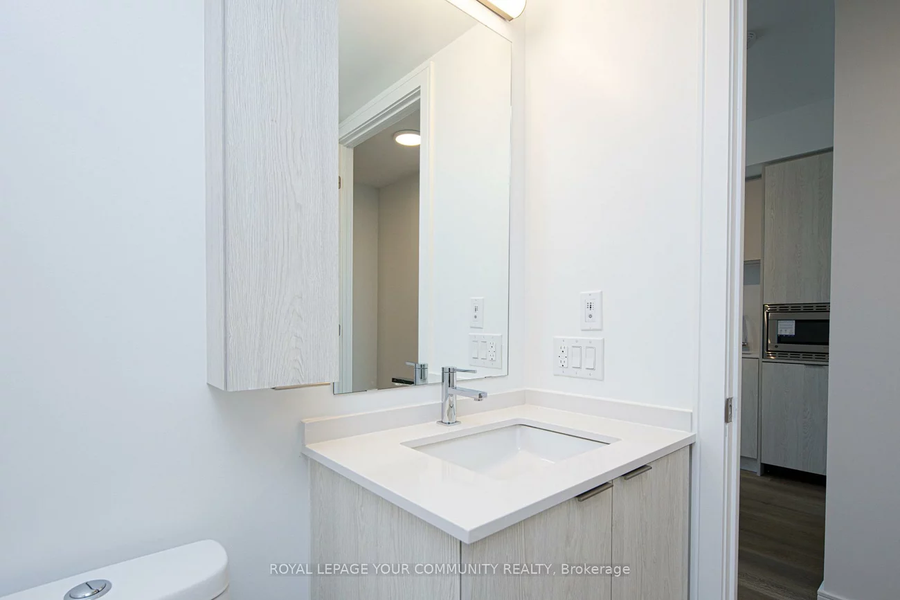 86, Dundas, Cooksville, Mississauga