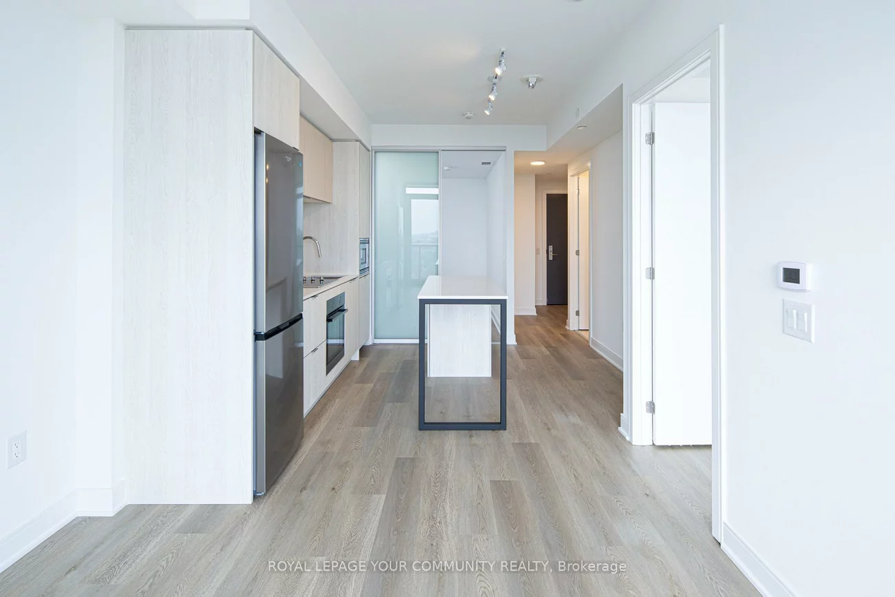 86, Dundas, Cooksville, Mississauga