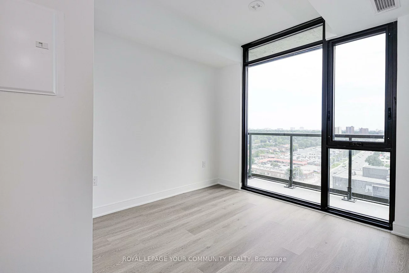 86, Dundas, Cooksville, Mississauga