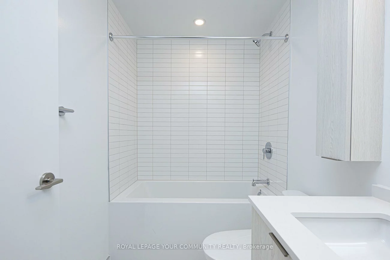 86, Dundas, Cooksville, Mississauga