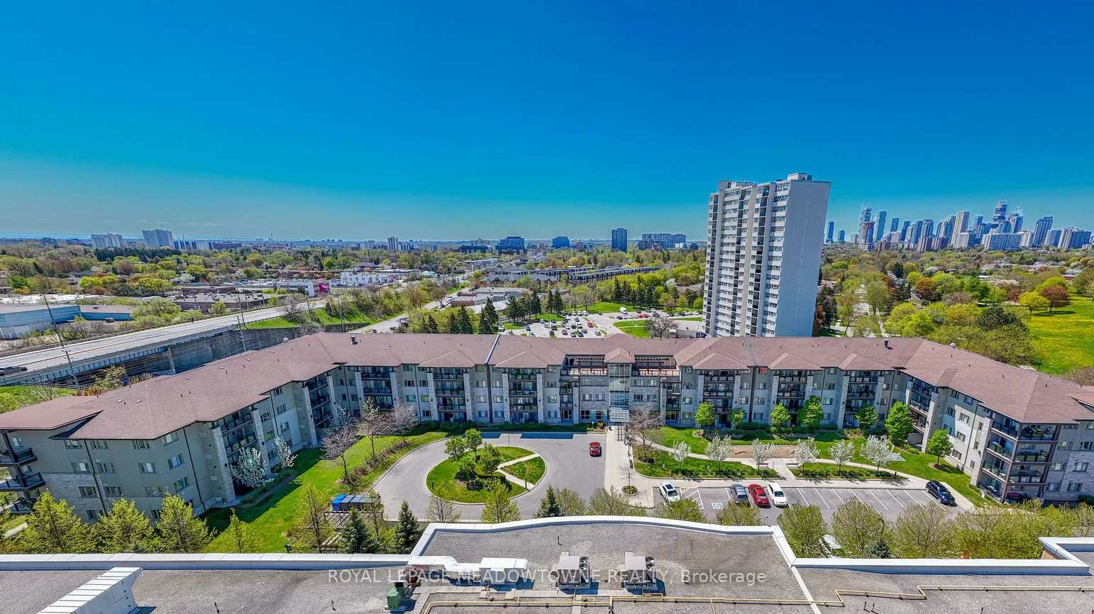 570, Lolita, Mississauga Valleys, Mississauga