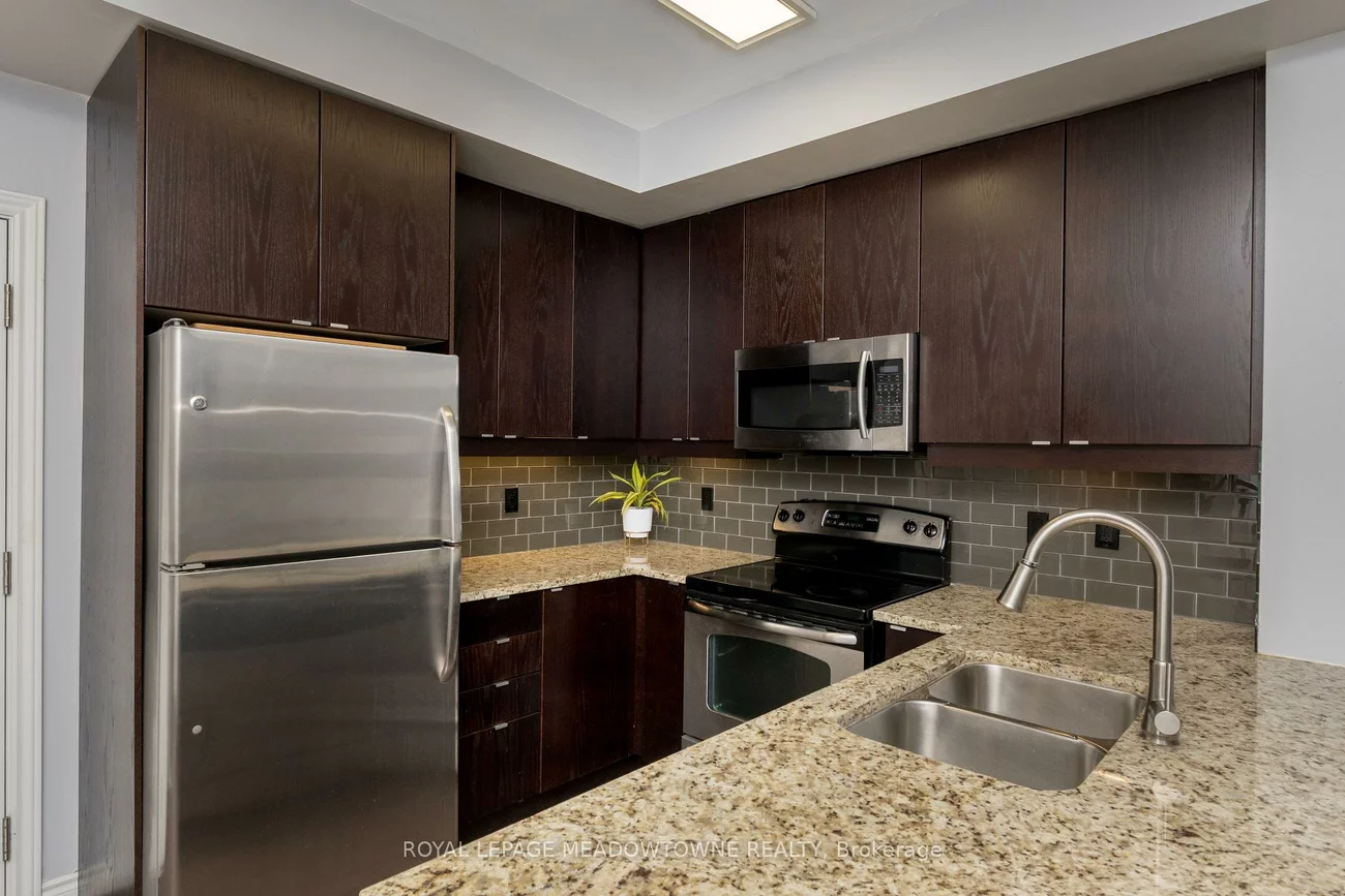 570, Lolita, Mississauga Valleys, Mississauga