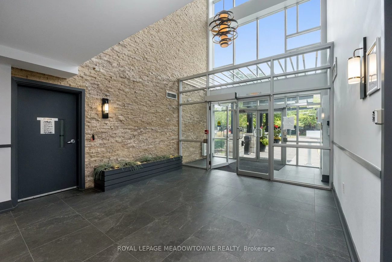 570, Lolita, Mississauga Valleys, Mississauga