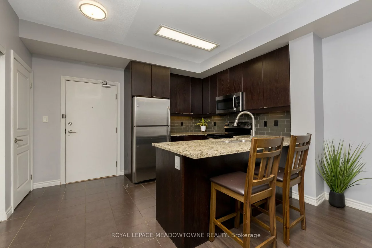 570, Lolita, Mississauga Valleys, Mississauga