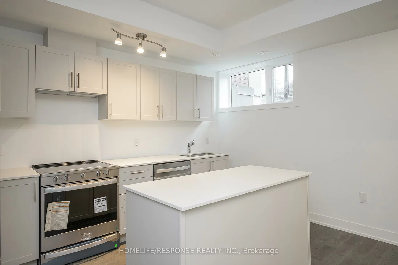 1070, DOUGLAS MCCURDY COMM, Lakeview, Mississauga