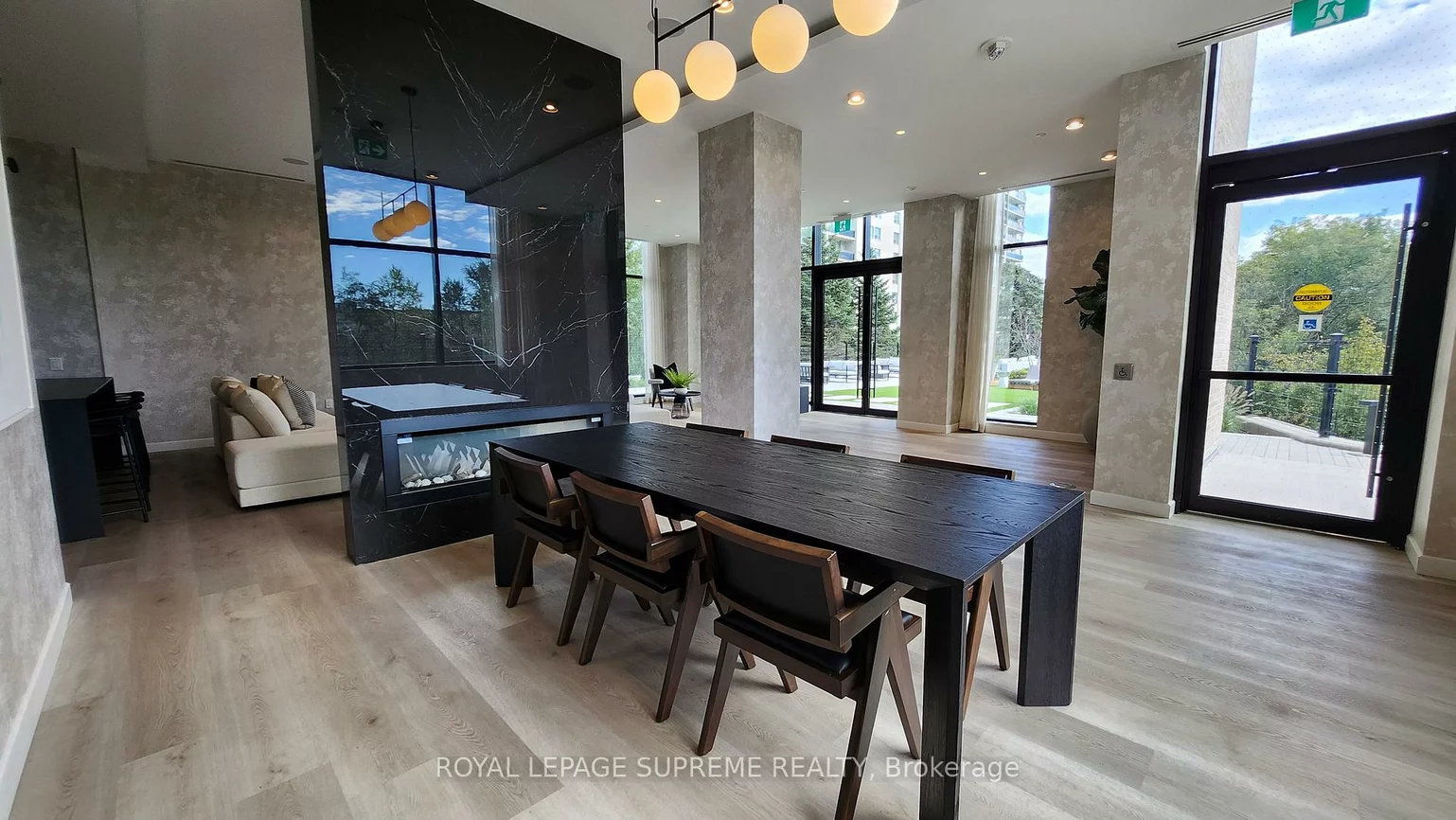 86, Dundas, Cooksville, Mississauga