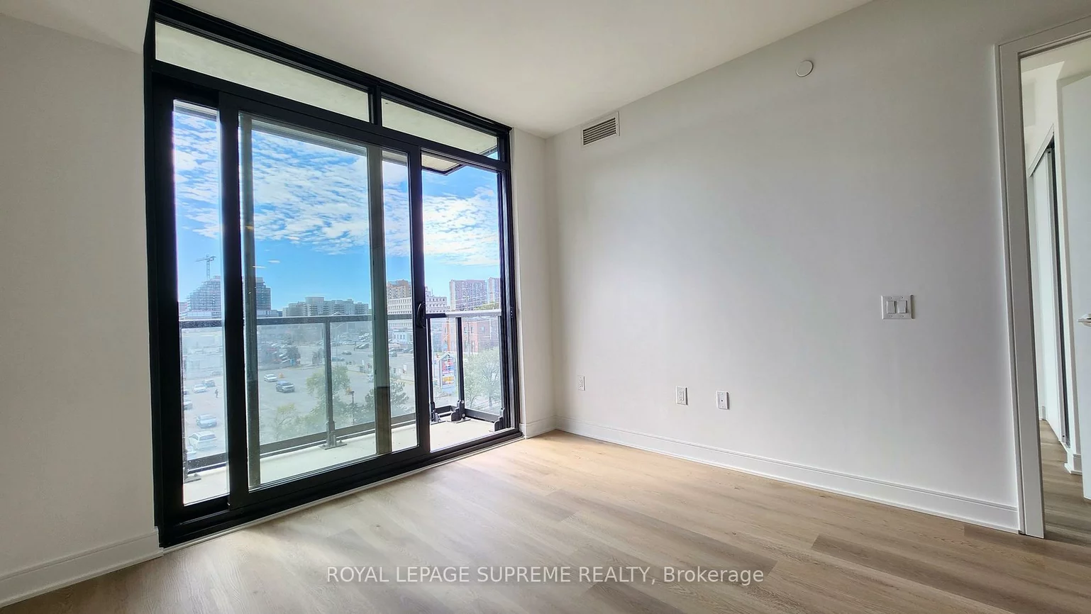 86, Dundas, Cooksville, Mississauga