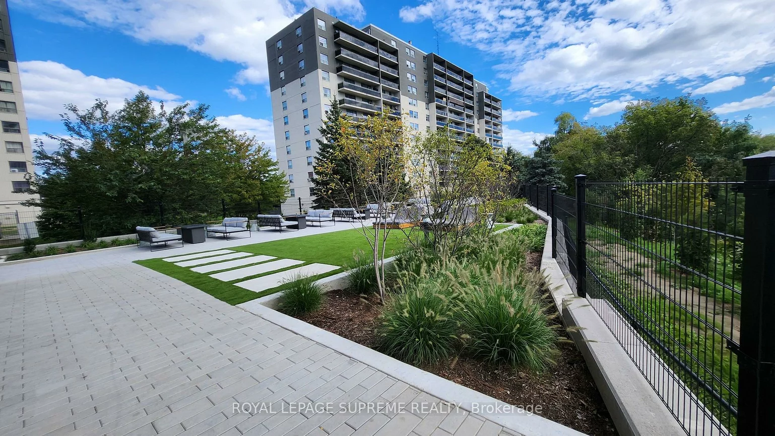 86, Dundas, Cooksville, Mississauga
