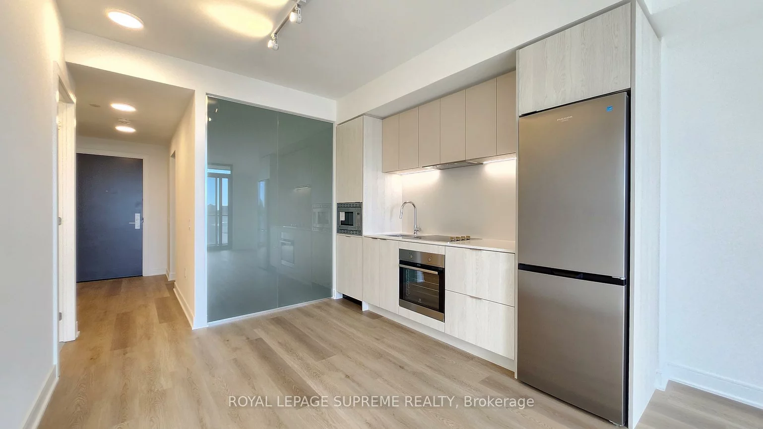 86, Dundas, Cooksville, Mississauga