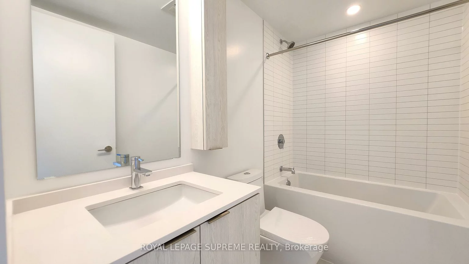 86, Dundas, Cooksville, Mississauga