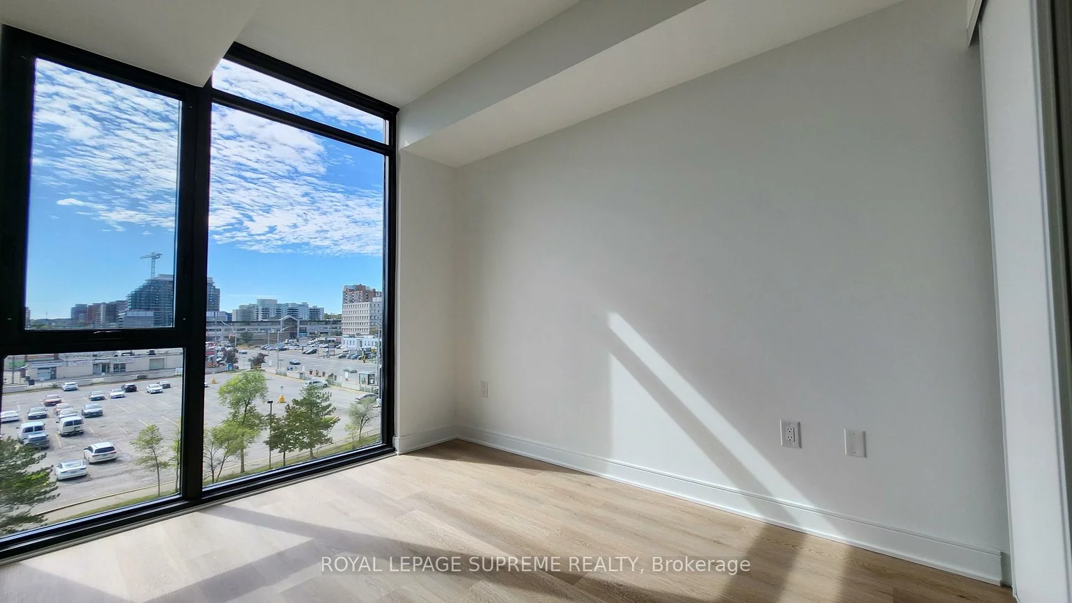 86, Dundas, Cooksville, Mississauga