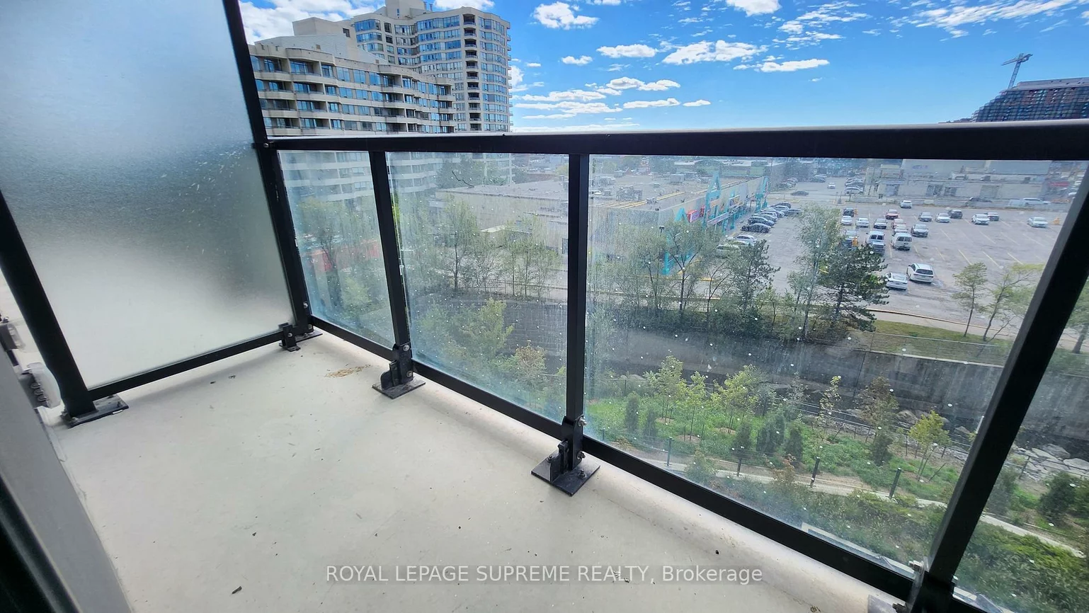 86, Dundas, Cooksville, Mississauga