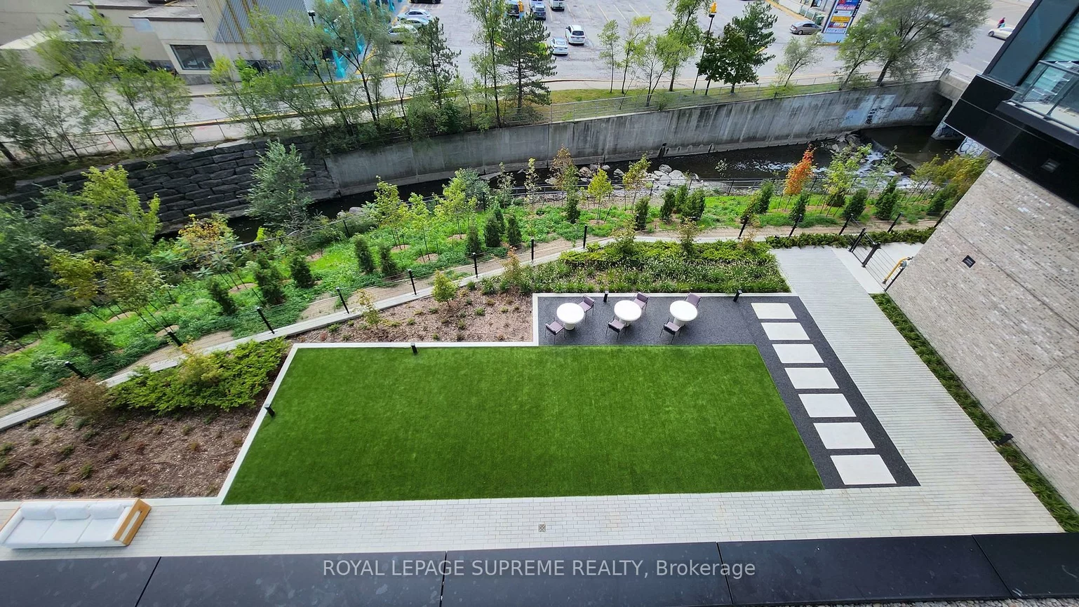 86, Dundas, Cooksville, Mississauga