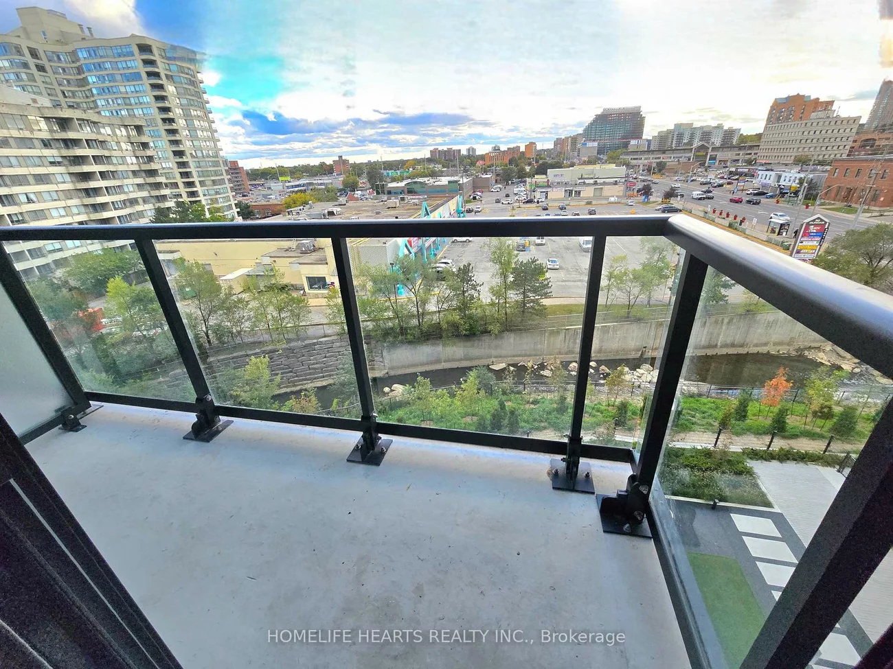 86, Dundas, Cooksville, Mississauga