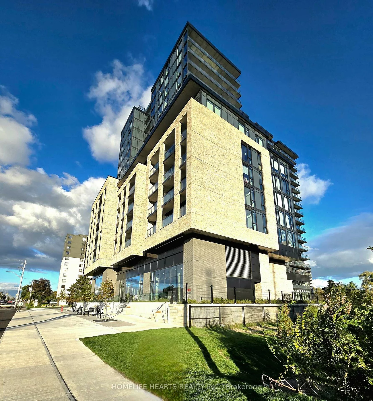 86, Dundas, Cooksville, Mississauga