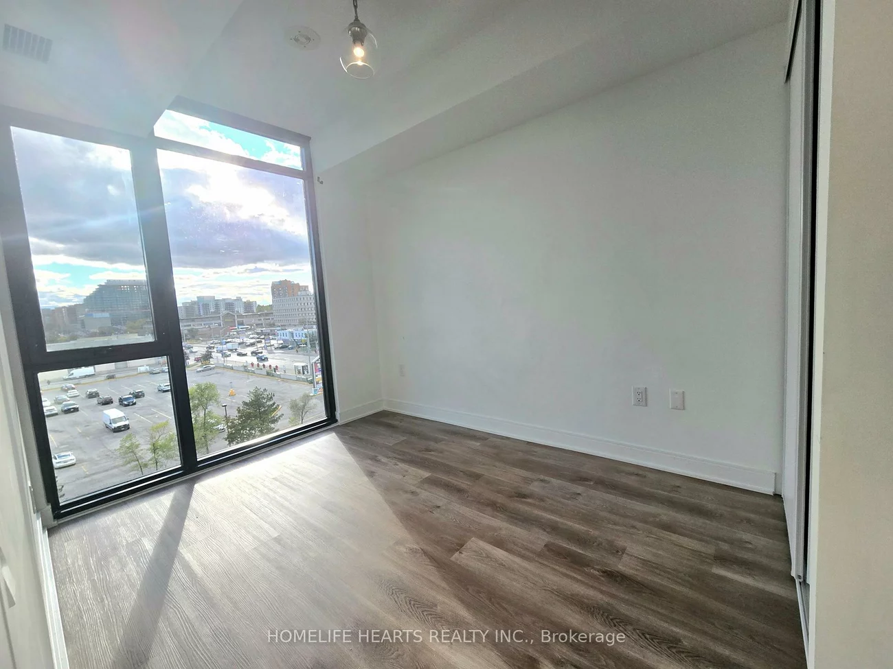 86, Dundas, Cooksville, Mississauga