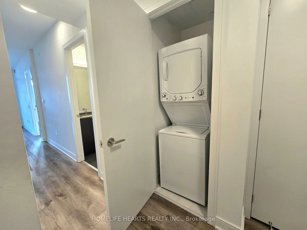 86, Dundas, Cooksville, Mississauga