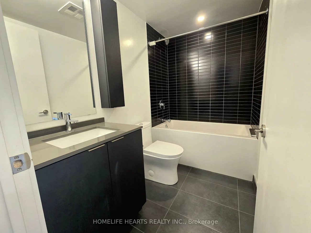 86, Dundas, Cooksville, Mississauga