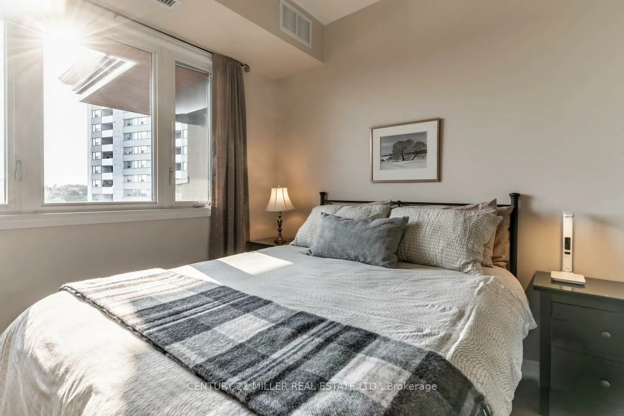 570, Lolita, Mississauga Valleys, Mississauga