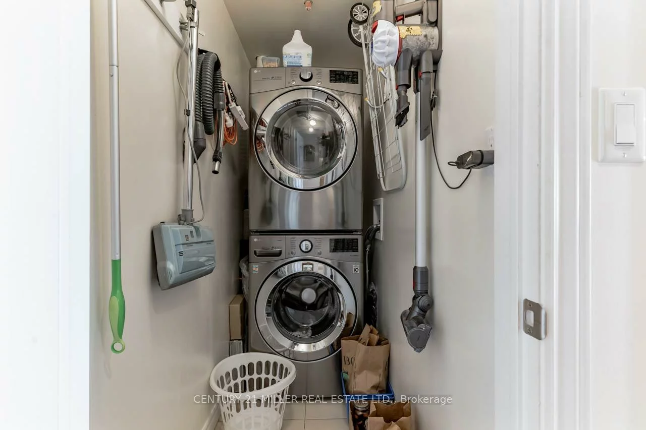 570, Lolita, Mississauga Valleys, Mississauga