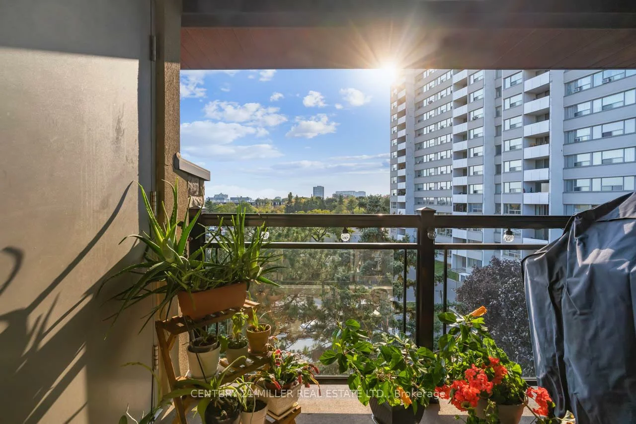 570, Lolita, Mississauga Valleys, Mississauga