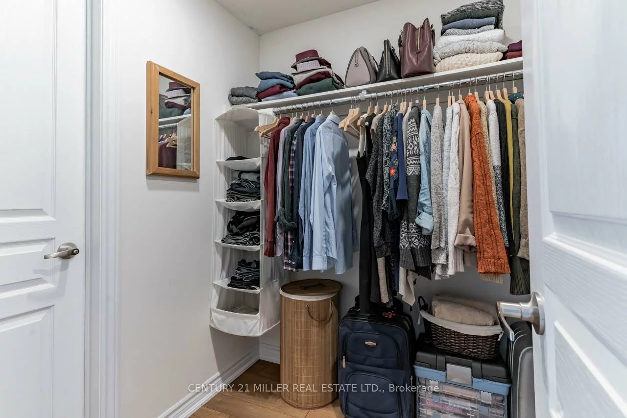 570, Lolita, Mississauga Valleys, Mississauga