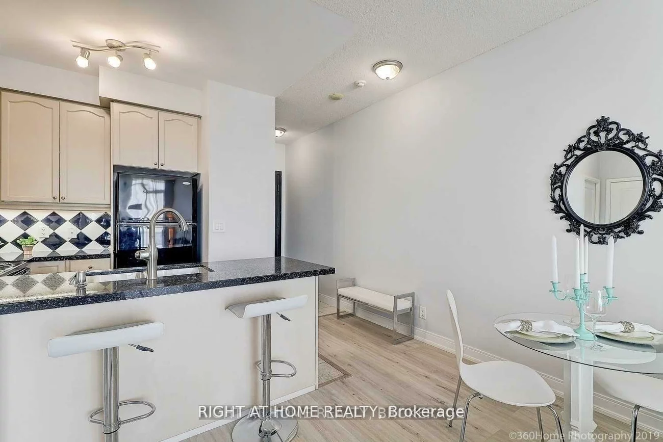 90, Absolute, City Centre, Mississauga