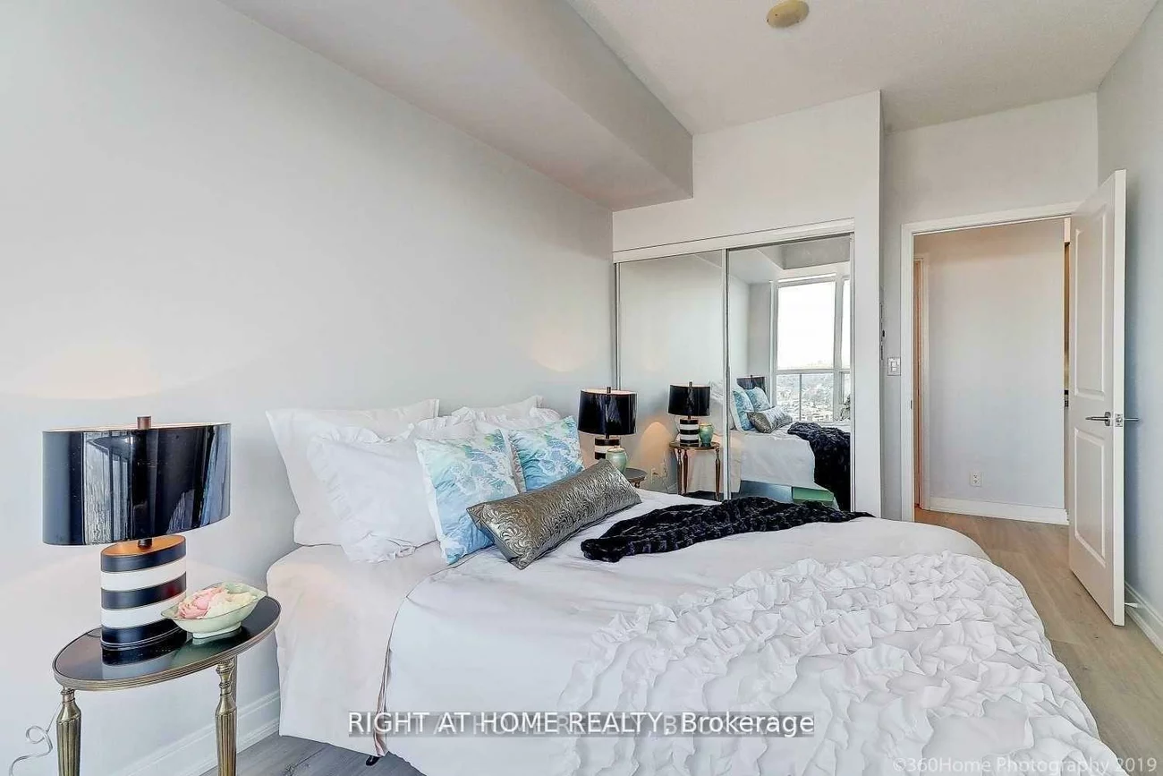 90, Absolute, City Centre, Mississauga