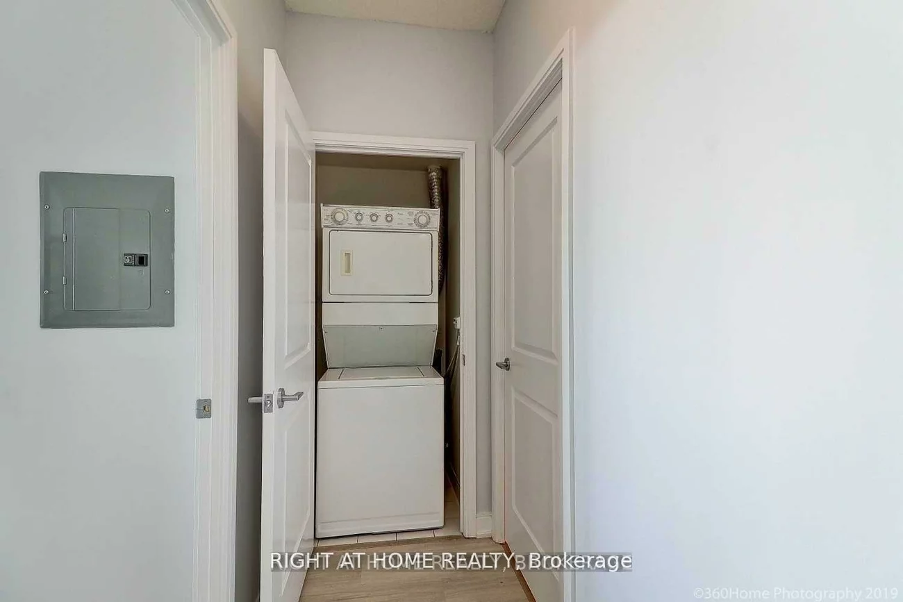 90, Absolute, City Centre, Mississauga