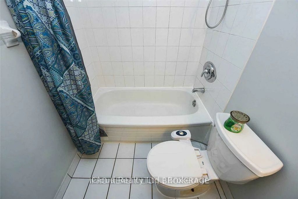 135, Hillcrest, Cooksville, Mississauga