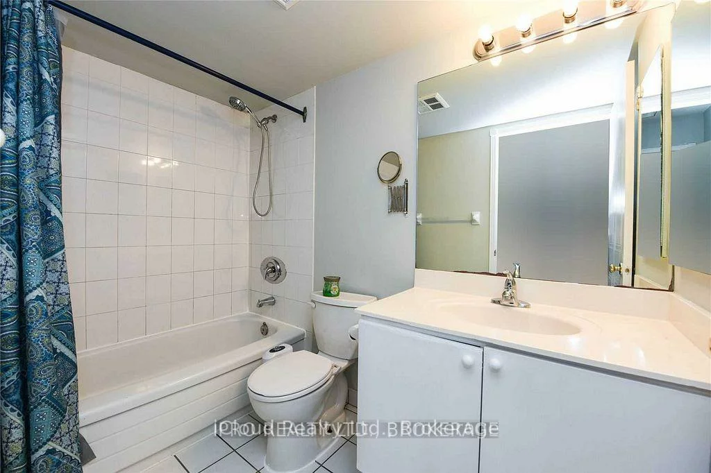 135, Hillcrest, Cooksville, Mississauga