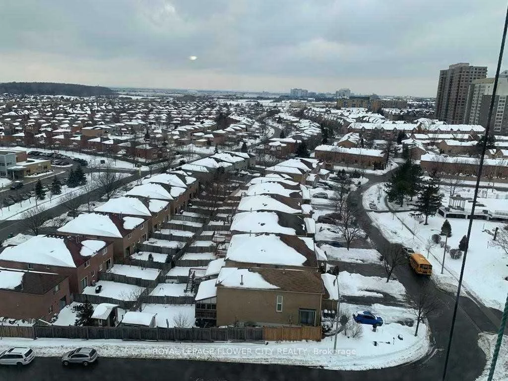 65, Watergarden, Hurontario, Mississauga