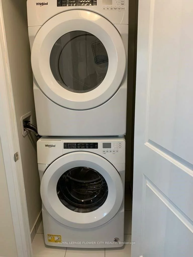 65, Watergarden, Hurontario, Mississauga