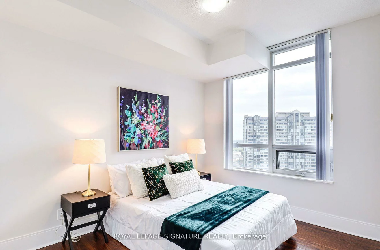 330, Burnhamthorpe, City Centre, Mississauga