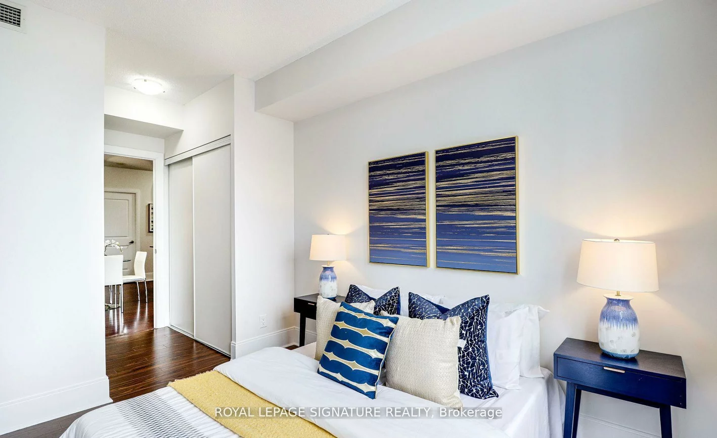 330, Burnhamthorpe, City Centre, Mississauga