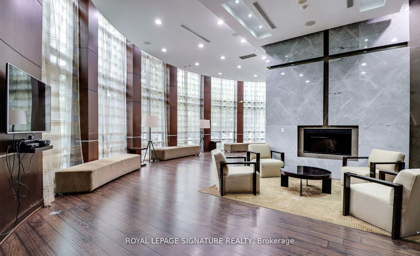 330, Burnhamthorpe, City Centre, Mississauga