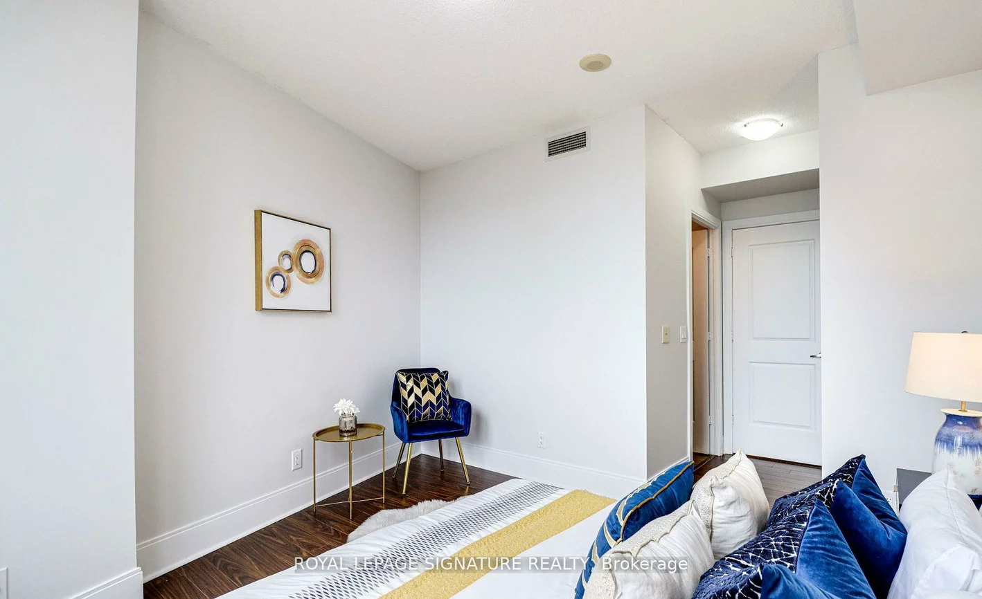 330, Burnhamthorpe, City Centre, Mississauga