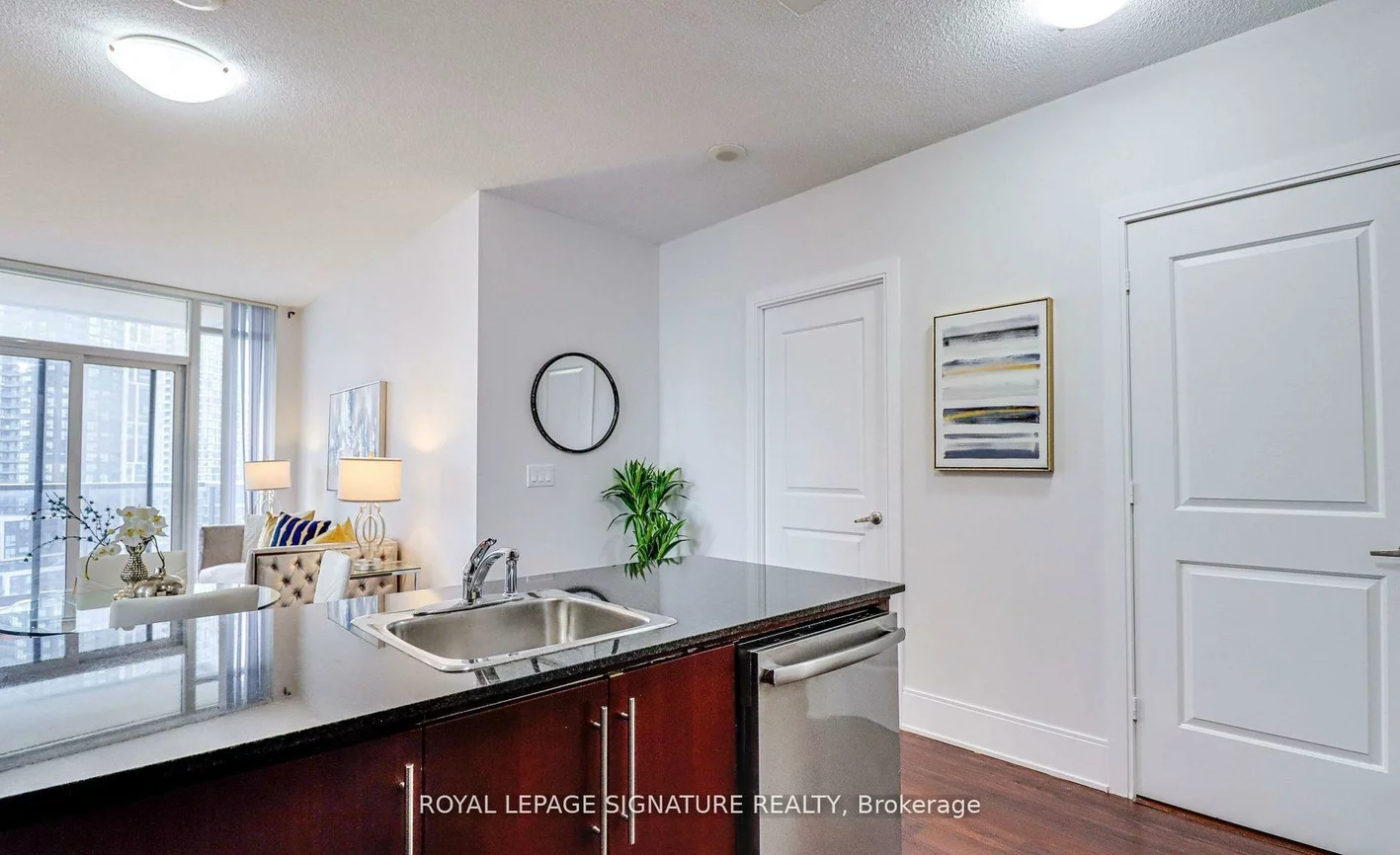 330, Burnhamthorpe, City Centre, Mississauga