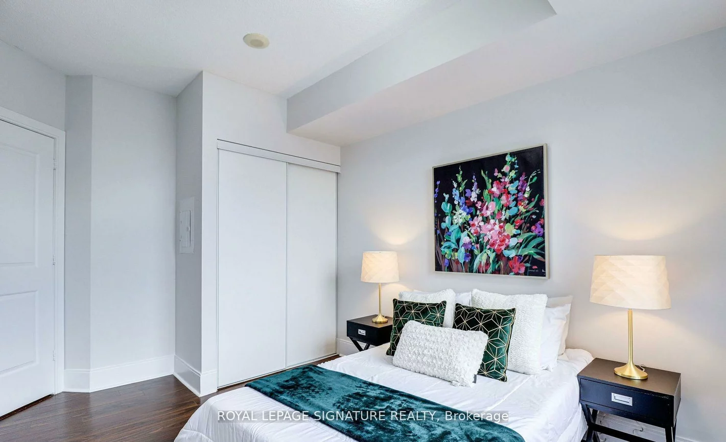 330, Burnhamthorpe, City Centre, Mississauga