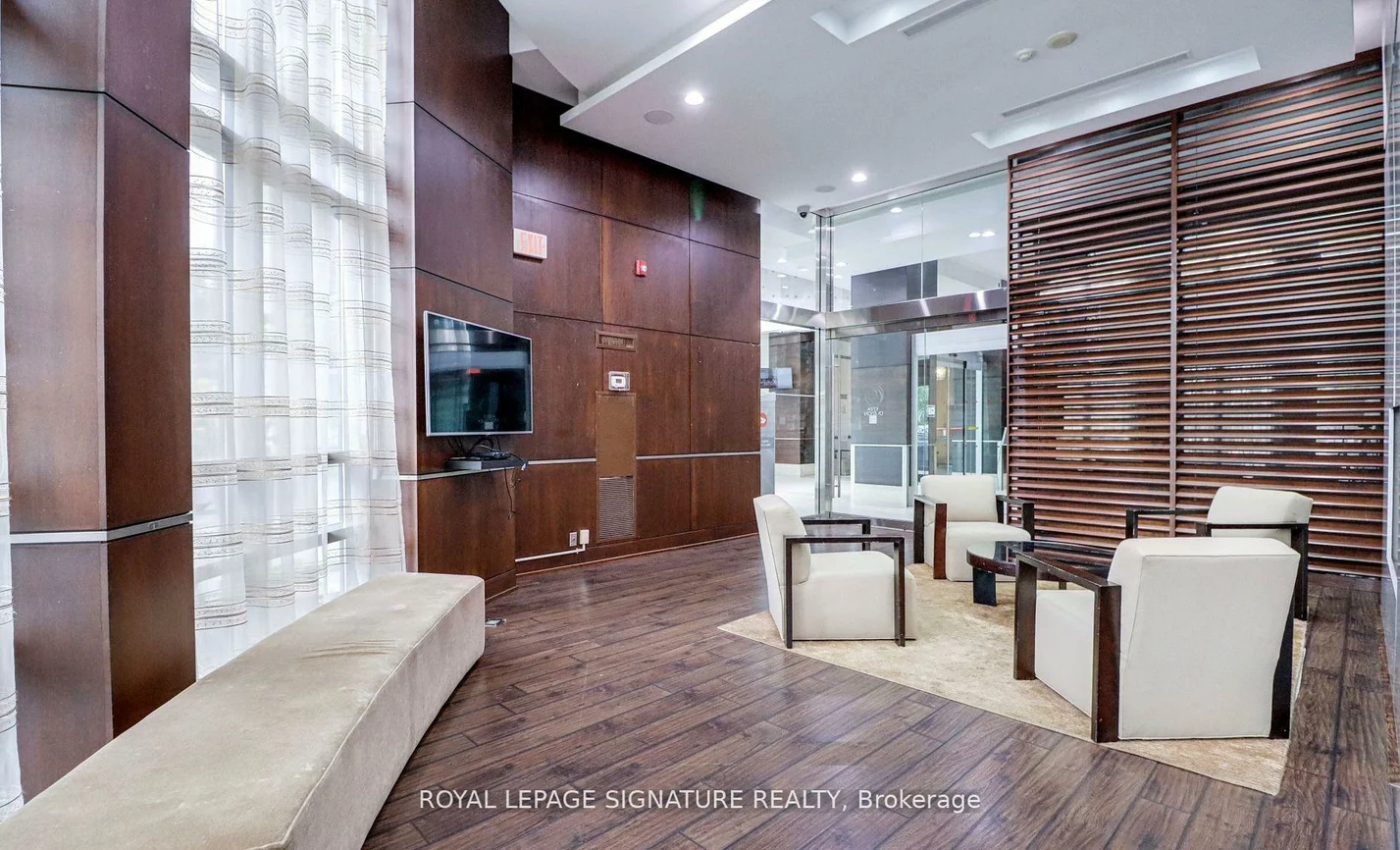 330, Burnhamthorpe, City Centre, Mississauga