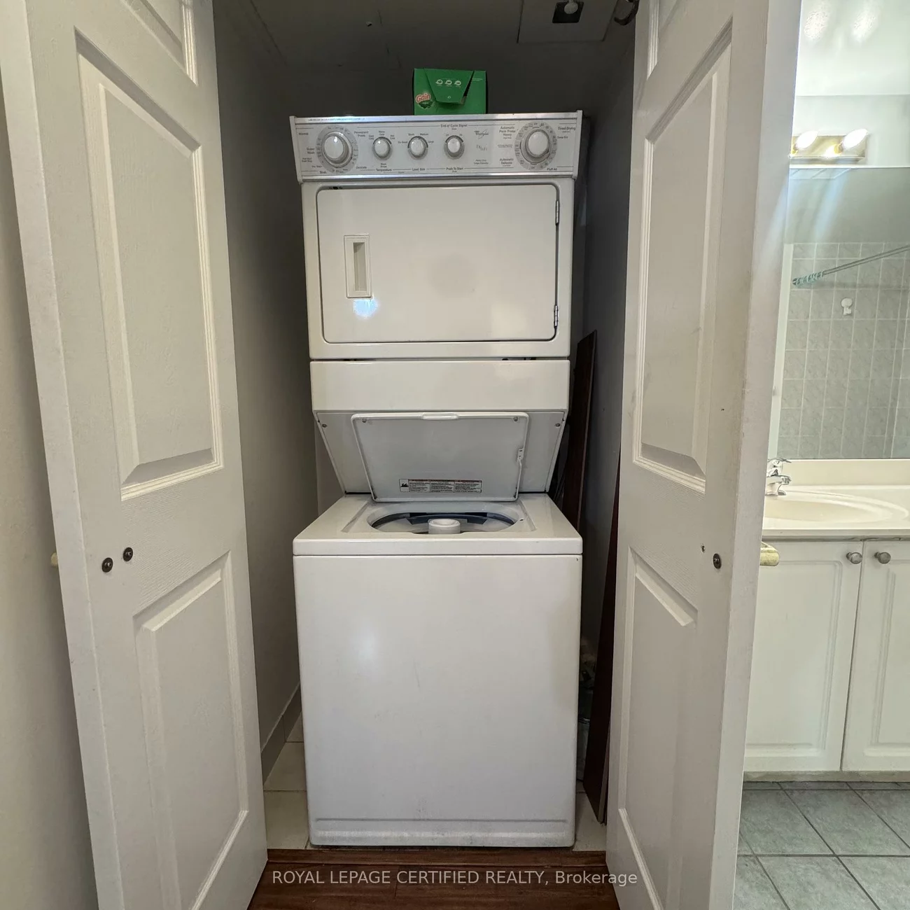 25, Kingsbridge Garden, Hurontario, Mississauga